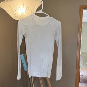 lululemon athletica Women's Long Sleeve White Seamless Swiftly Tech Top